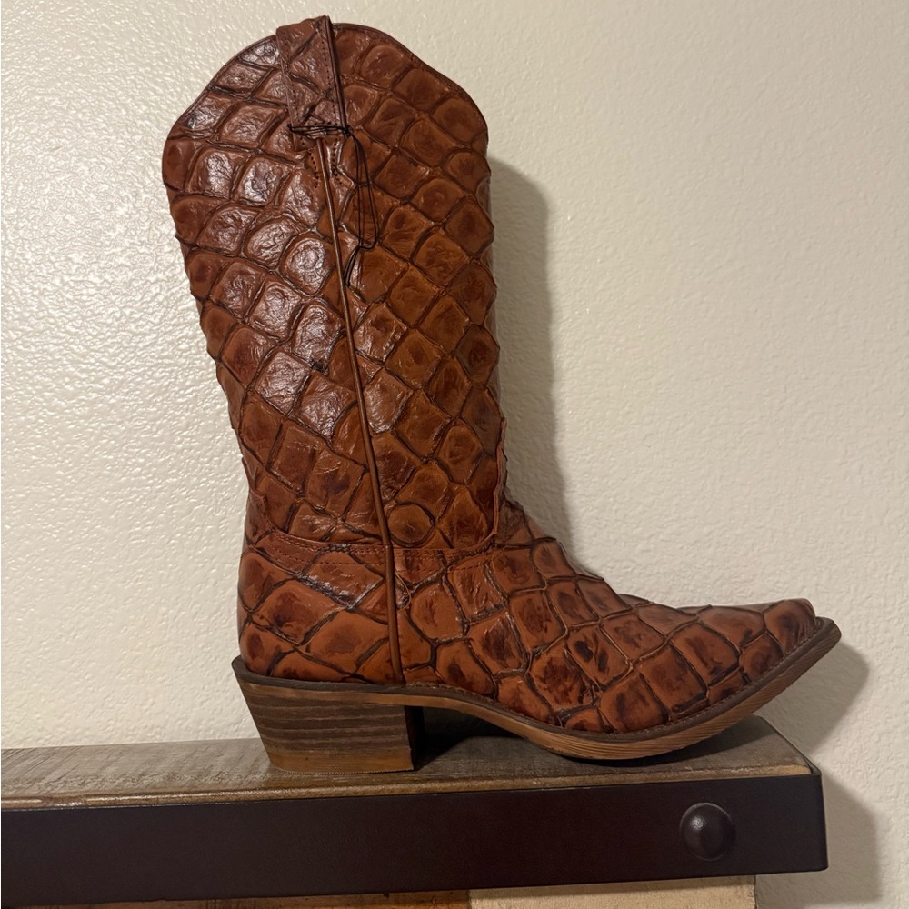 SOLD ❌Brown Crocodile Pattern Cowboy Boots